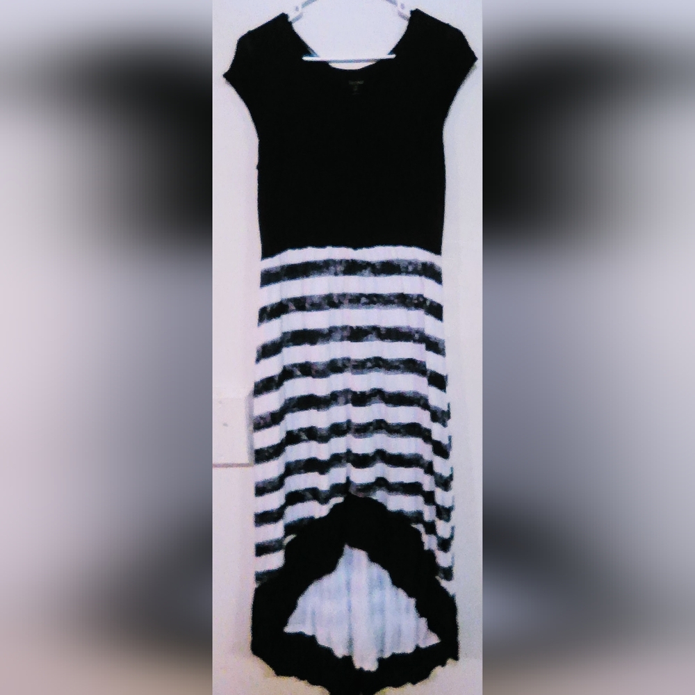 Kensie Dress Size Large Hi/Low Black/White Super Soft Fabric 100% Viscose Lined